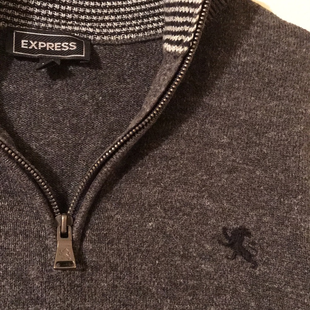 Express brand men’s pullover sweater, size medium